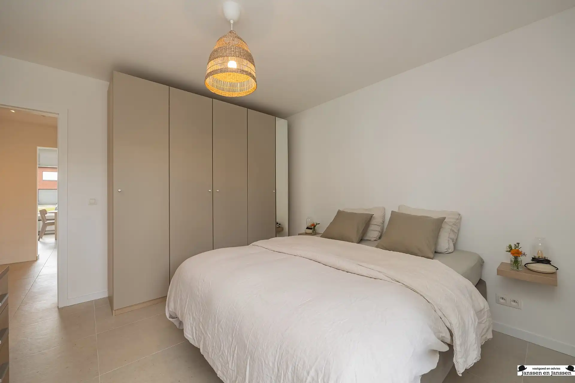 Volledig gerenoveerd gelijkvloers appartement op top locatie foto 10