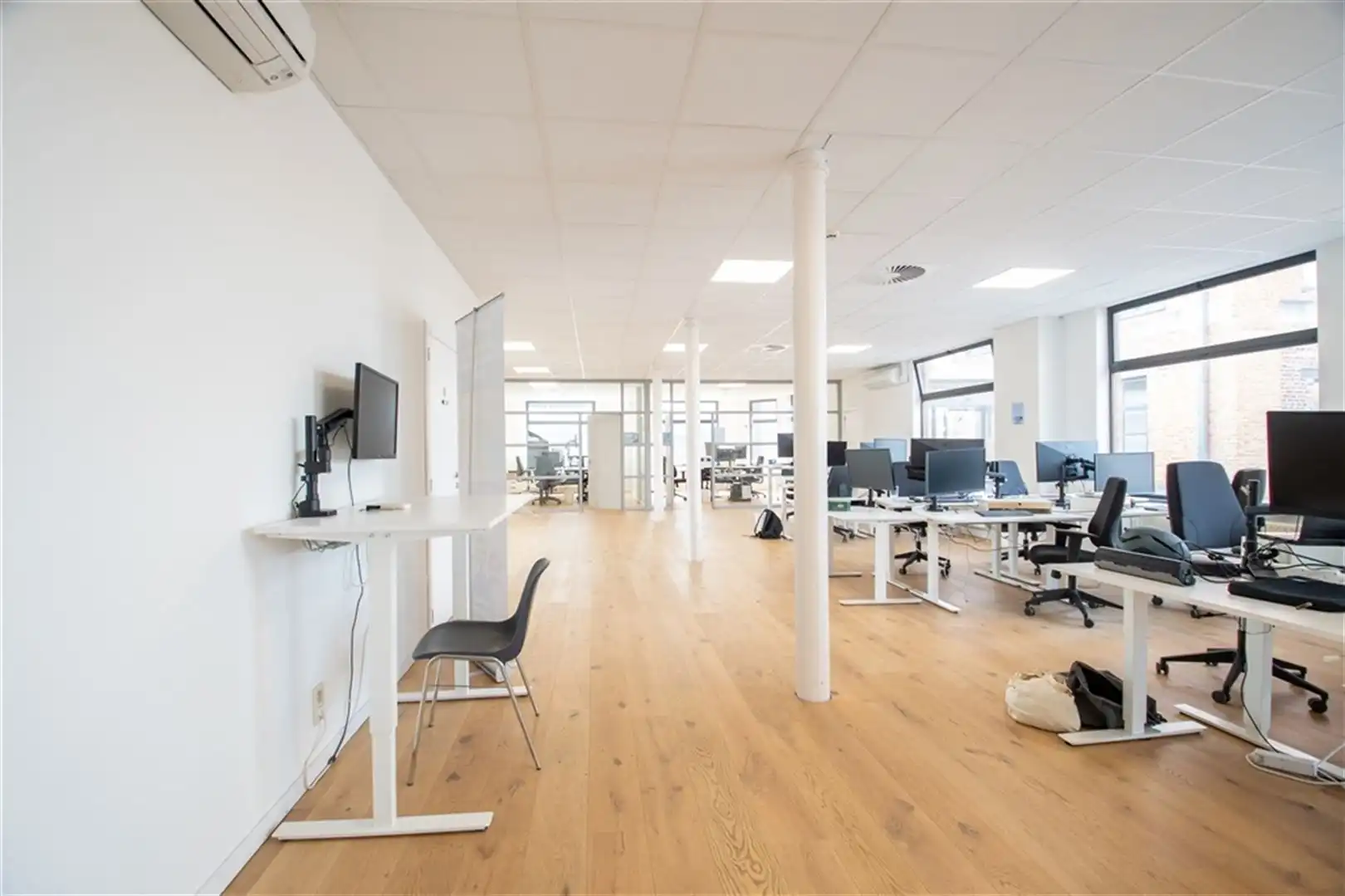 Rustig gelegen loftkantoren nabij Dampoort Station van 210 m² foto 13