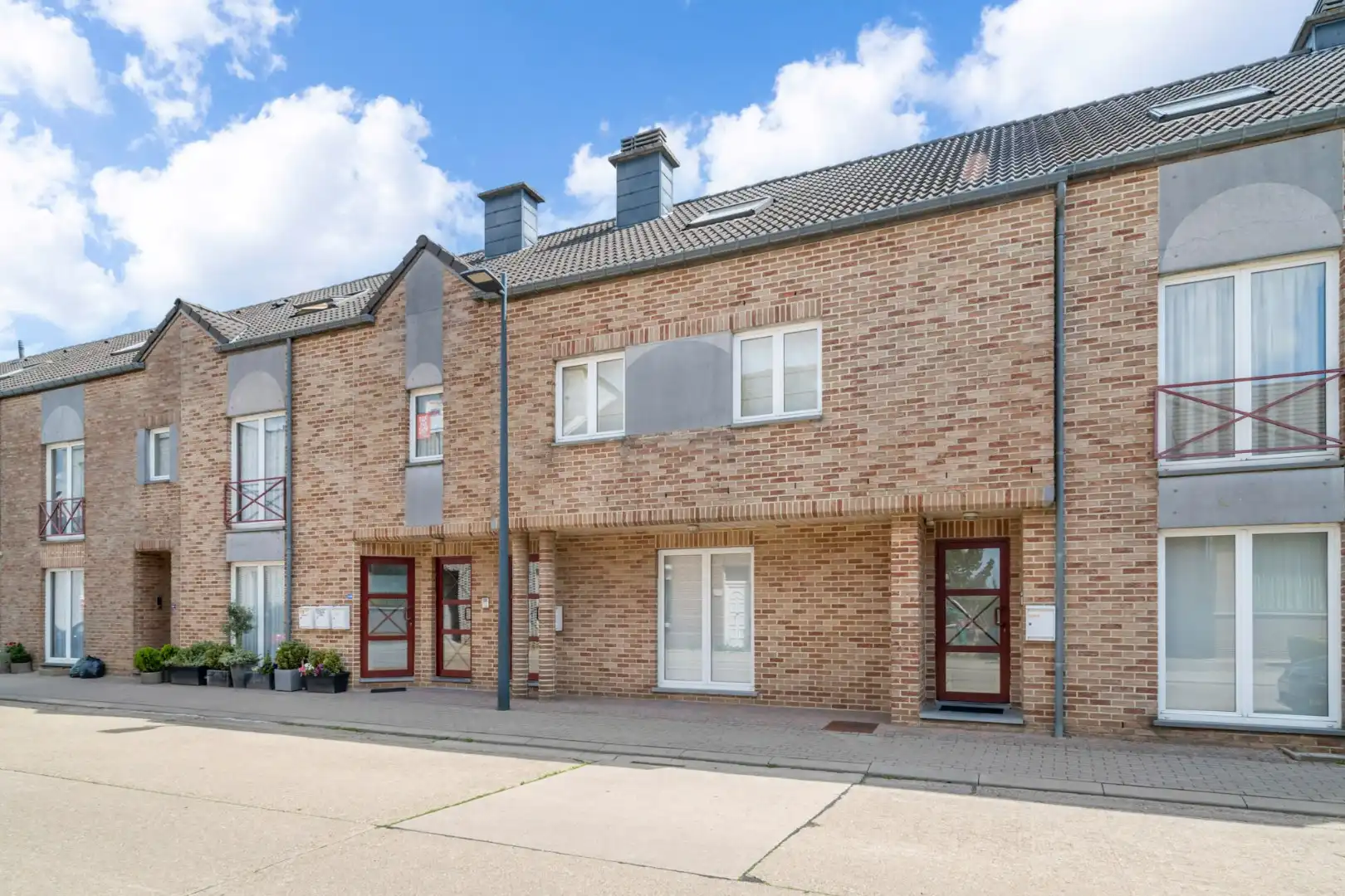 Verzorgd, degelijk en betaalbaar appartement met ruime kelder en inpandige garage foto 3
