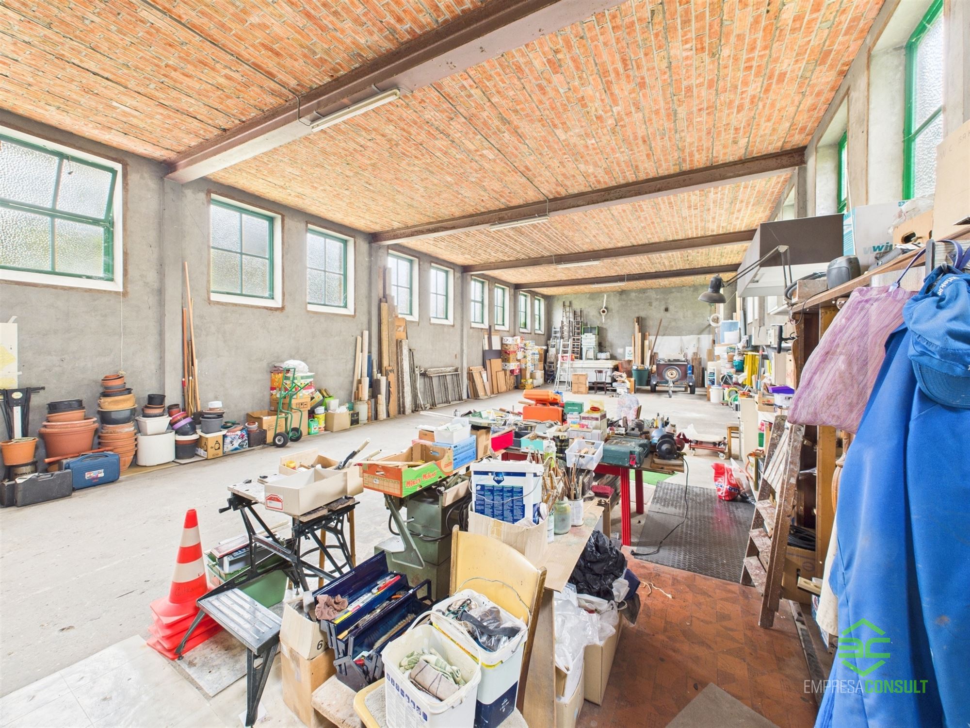 Ruime burgerwoning met groot achtergelegen magazijn! foto 7