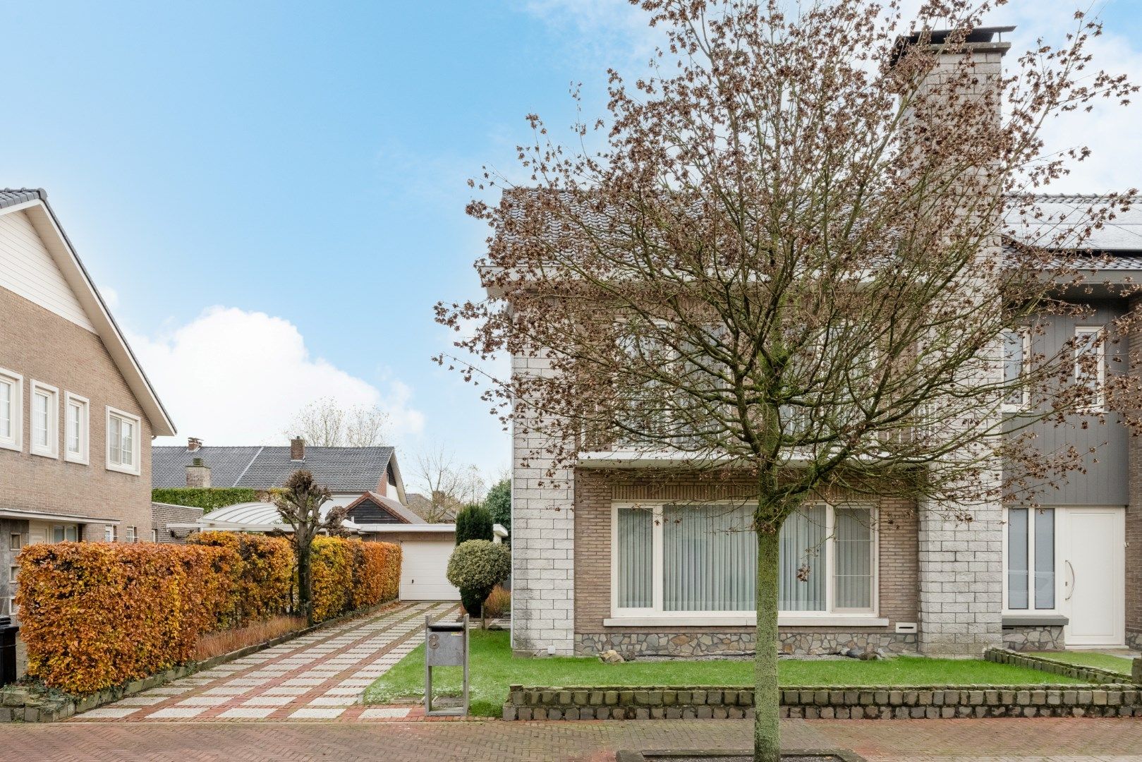 Deze woning met een ideale ligging in Neerpelt staat te koop!  foto 2