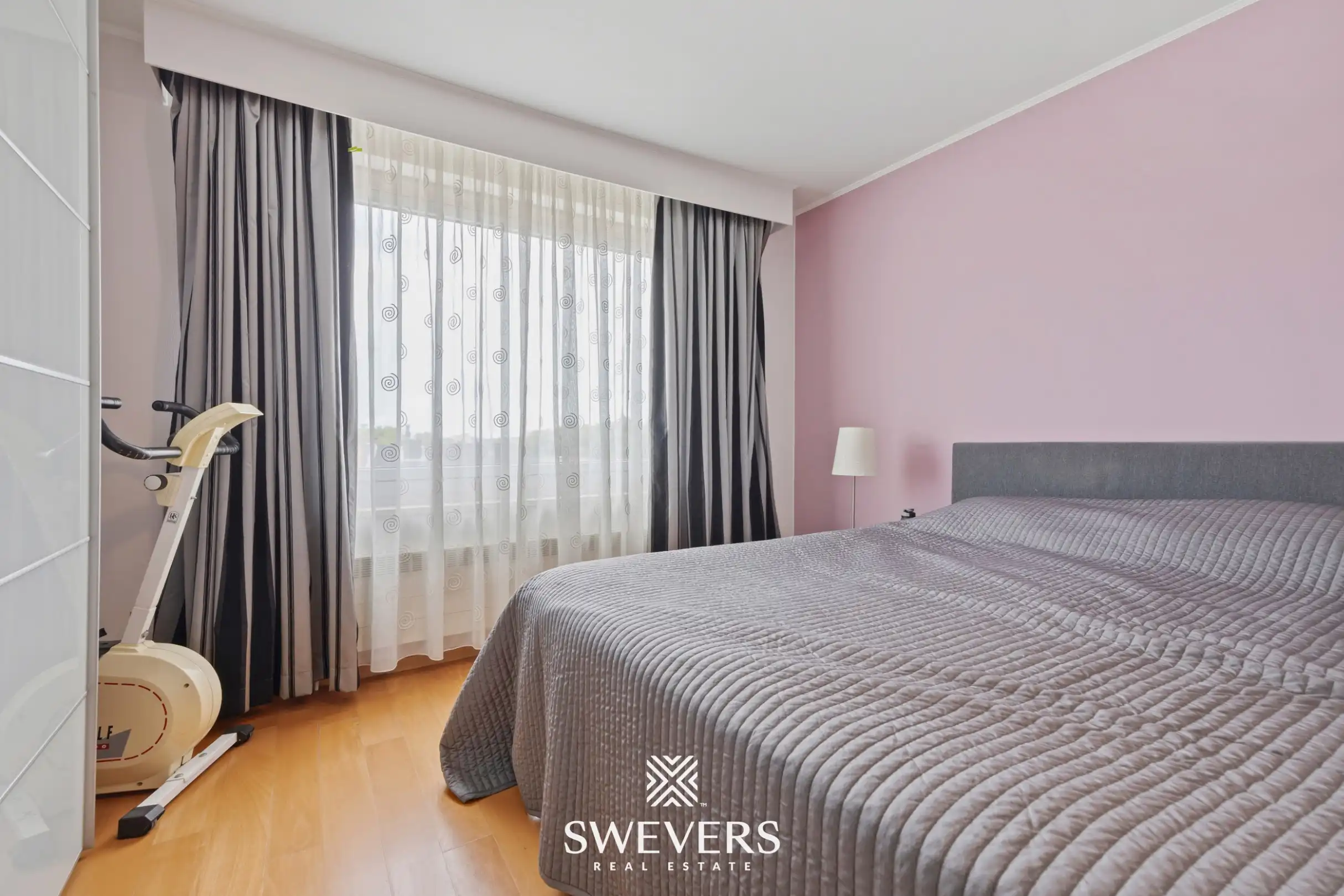 Uitstekend gelegen, lichtrijk appartement met 2 ruime slaapkamers, terras en garagebox foto 9