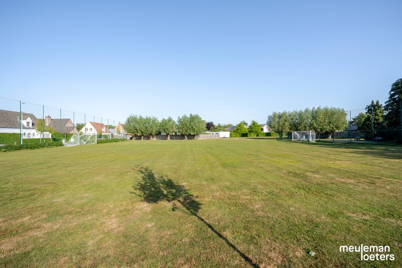 Te renoveren bungalow op fantastische ligging foto 17