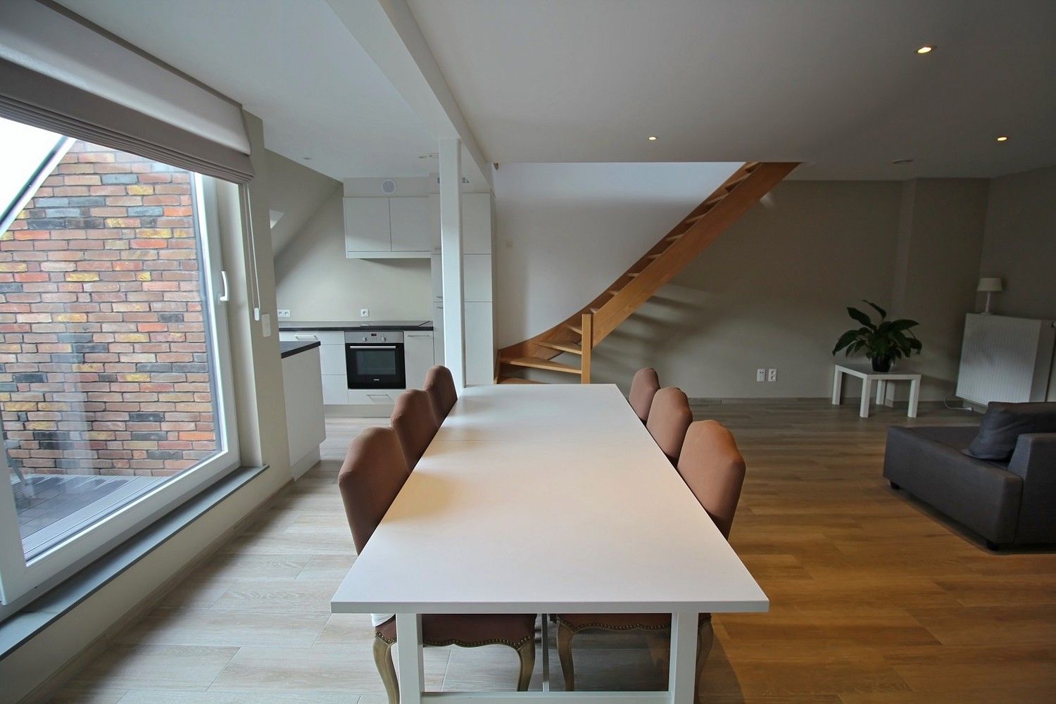 Ruim duplex appartement met 3 slaapkamers en garage! foto 3