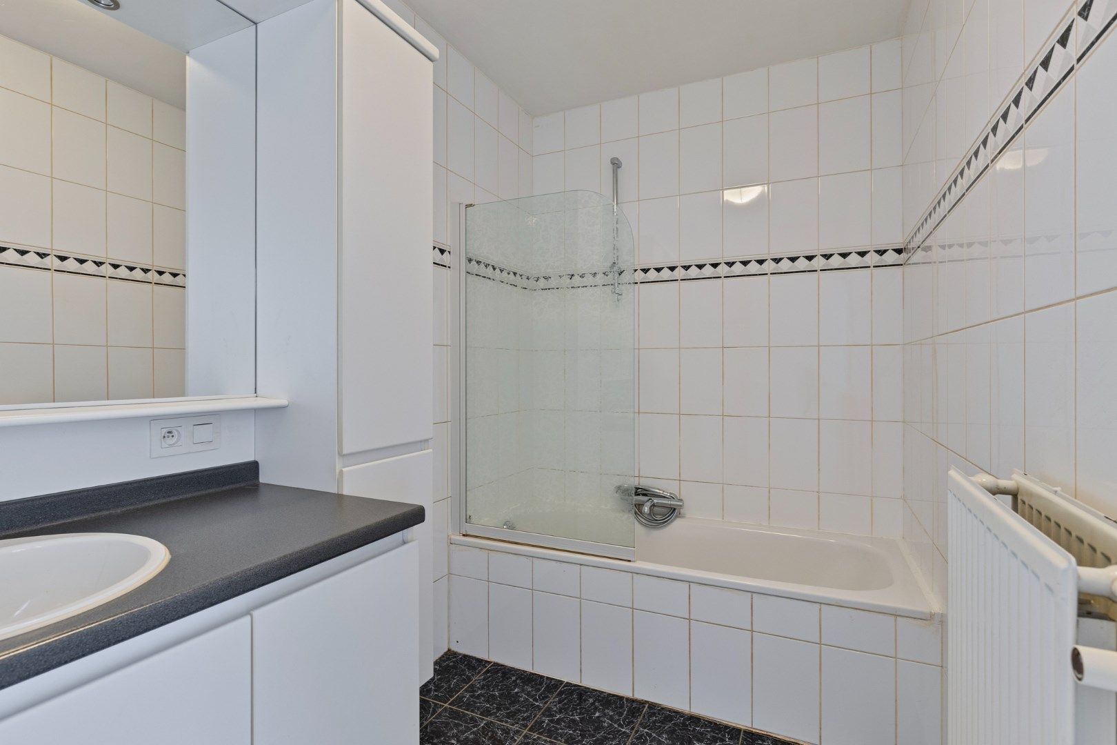 Ruim appartement met 2 slpks en garagebox in het centrum van Geel ! foto 8
