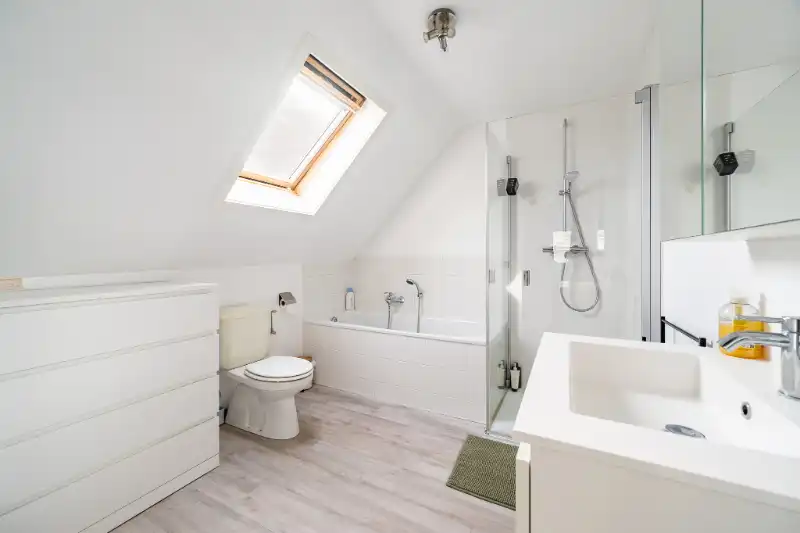 Halfopen bebouwing met praktische indeling in rustige woonwijk foto 16