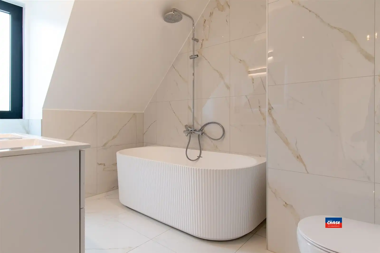 Nieuwbouwwoning met 4 slpks, 3 badk en tuin foto 25