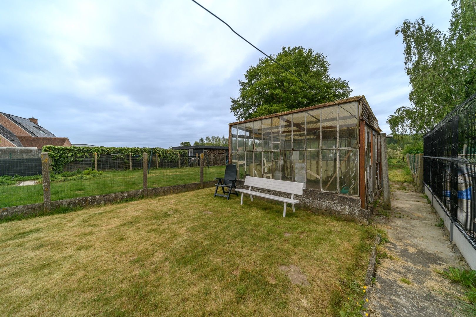 Te renoveren gezinswoning met tuin te Mere foto 18