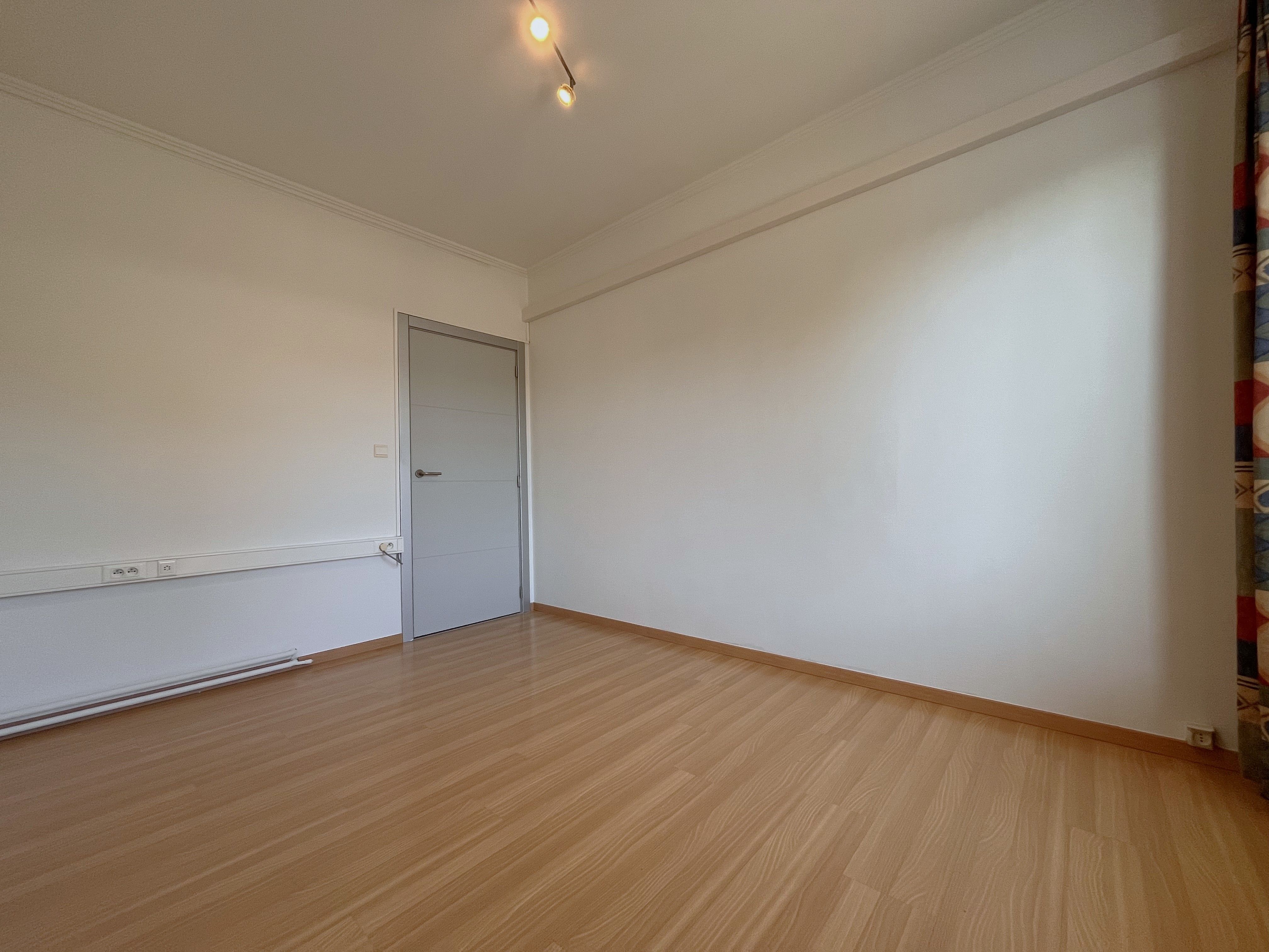 Ruim appartement, dubbele garage, 3 (slaap)kamers, nabij Hasselt centrum foto 13