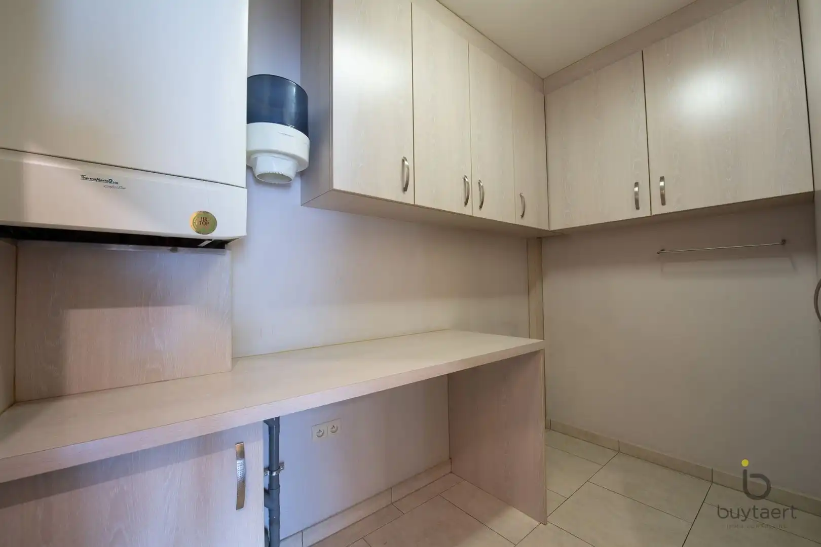 Ruim appartement met vooraan en achteraan terrassen en parking op een pleintje. foto 23