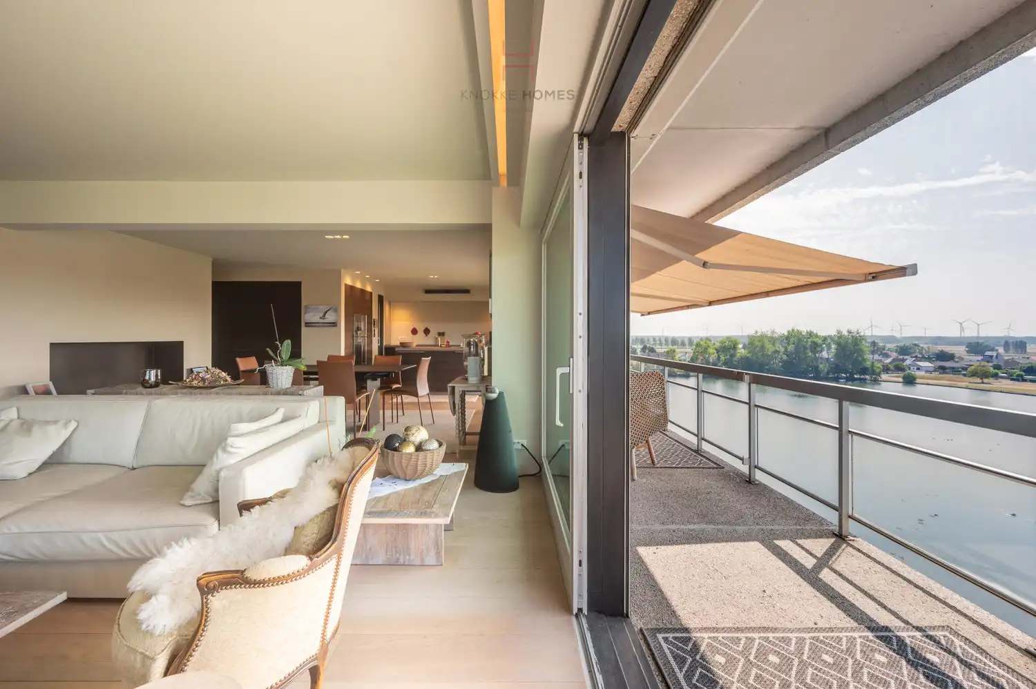 Exclusief hoekappartement van 173 m² met blijvende meer-, polder- en zeezichten foto {{pictureIndex}}