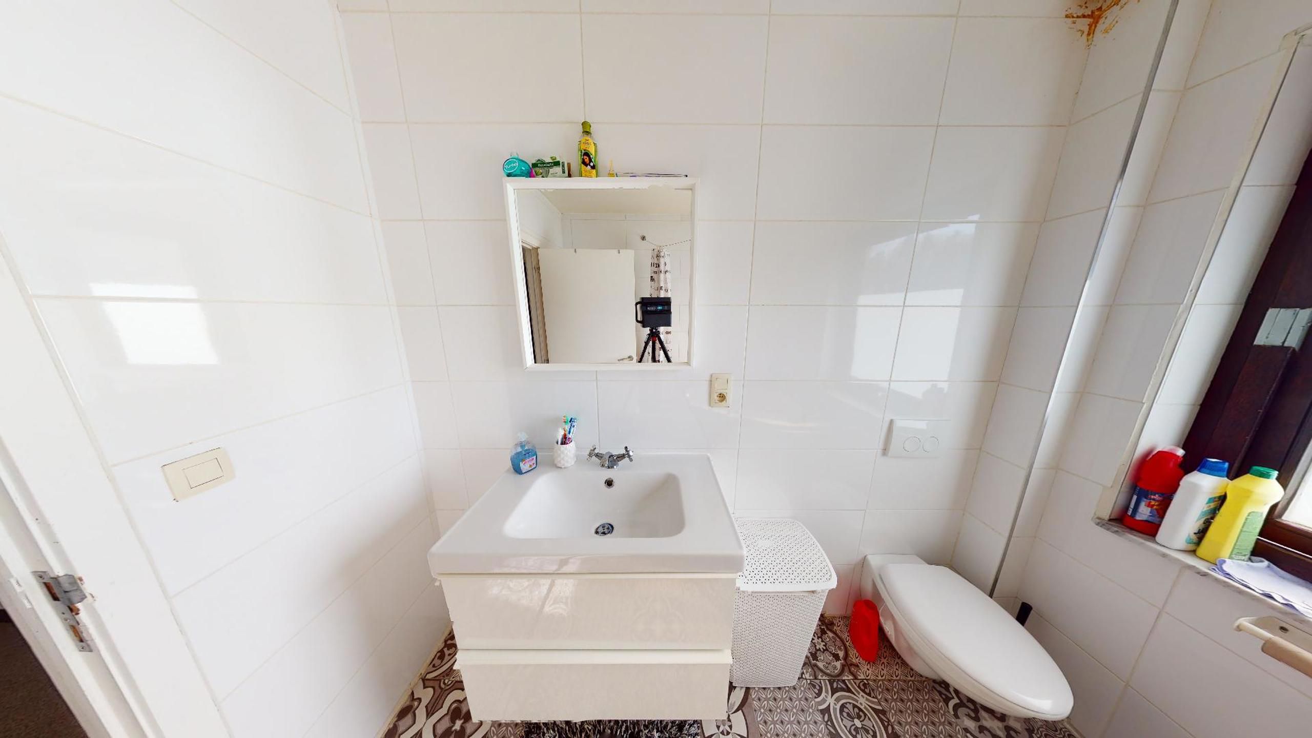 Riant handelspand met apart appartement + parking op toplocatie! foto 28
