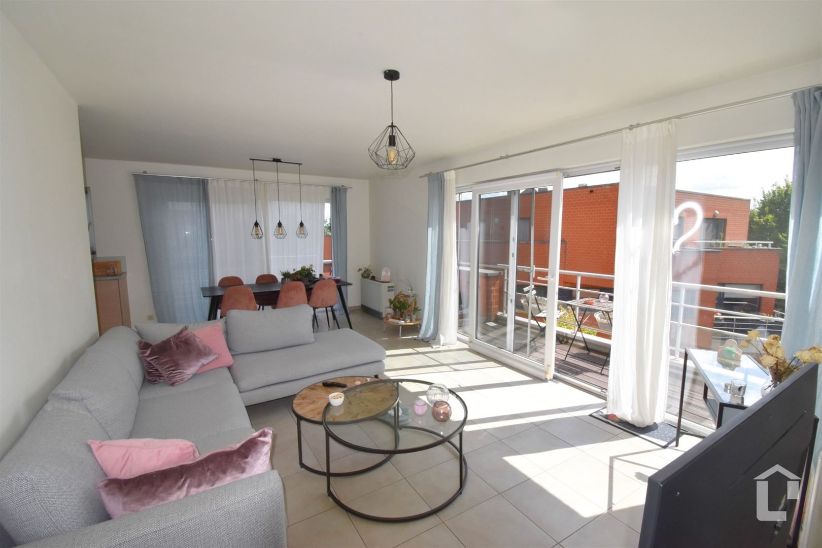 Lichtrijk appartement nabij station Eke-Nazareth foto 2