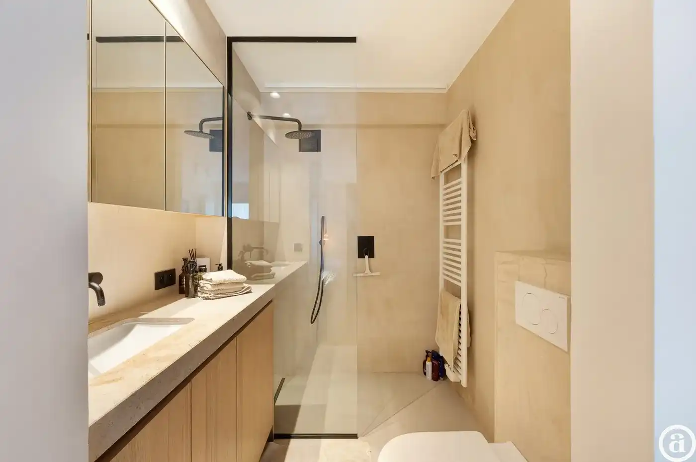 Mooi vernieuwd appartement met open uitzicht & 3 slaapkamers foto 19