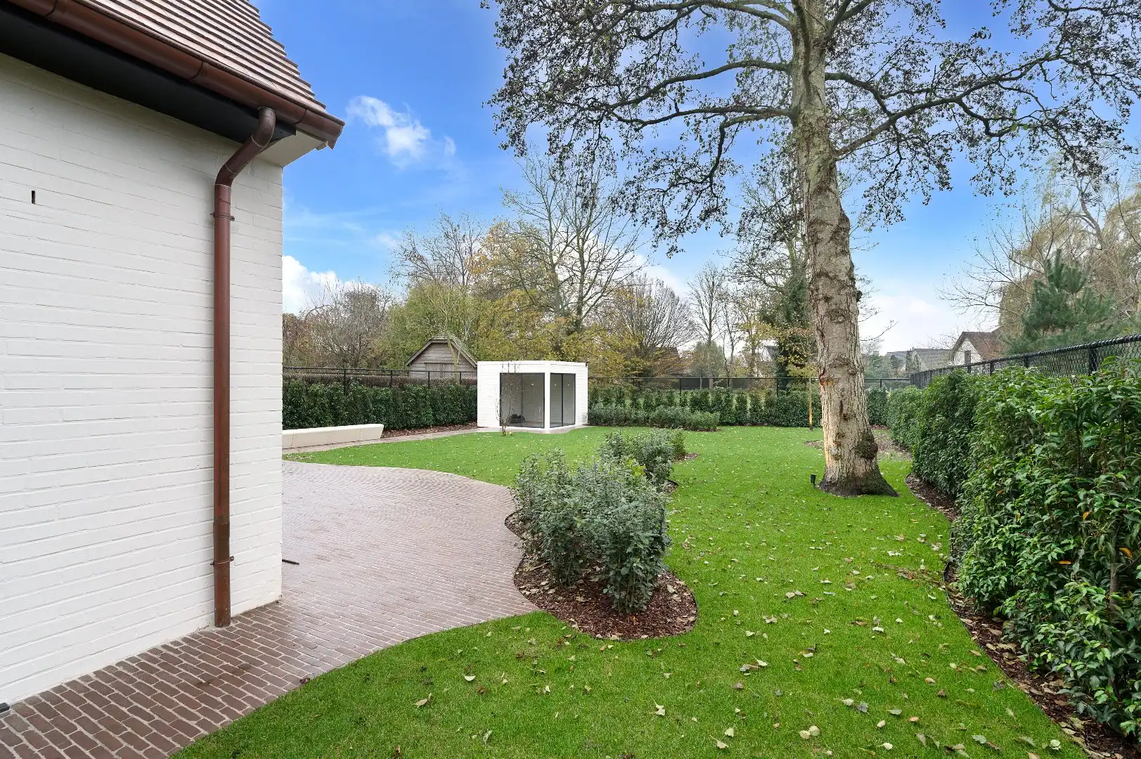 Ruime en elegante alleenstaande villa met luxe afwerking en zonnige tuin foto 13