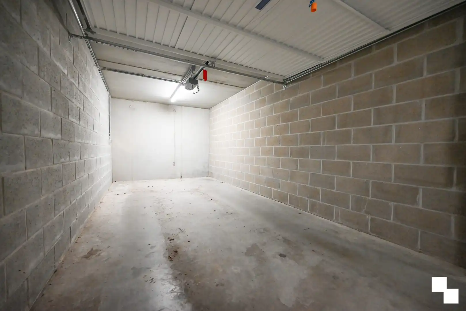 Instapklaar appartement met divers maatmeubilair te Izegem (Emelgem) foto 24