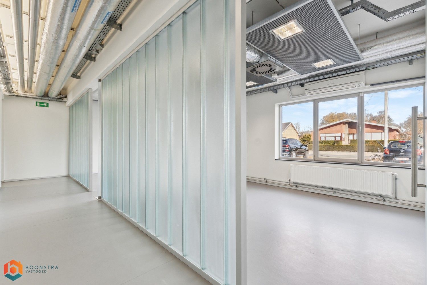 Veelzijdig kantoorgebouw met ruime parking op 2433 m² foto 6