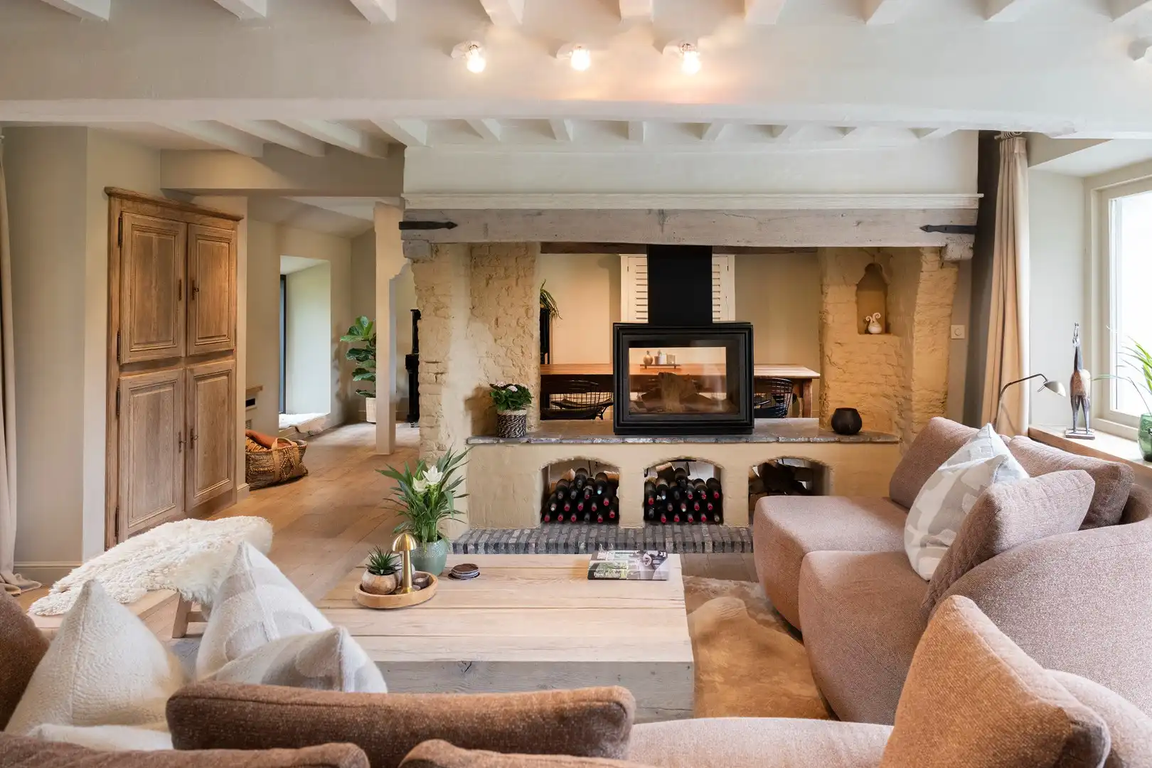 Zeer charmante woning met kwalitatieve, landelijke stijl. foto 2