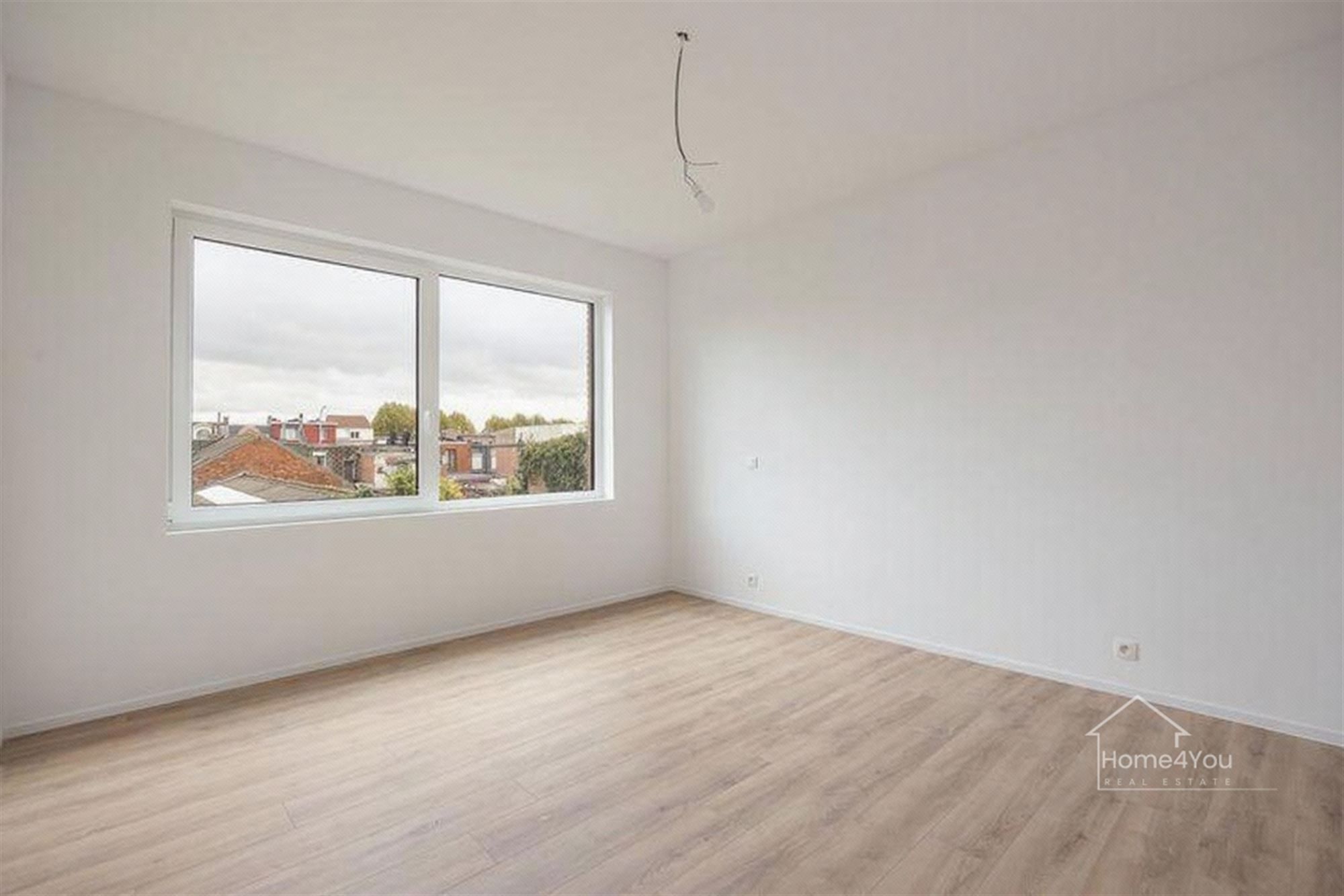 Gerenoveerd 2-slaapkamer appartement in Borsbeek te koop! foto 8