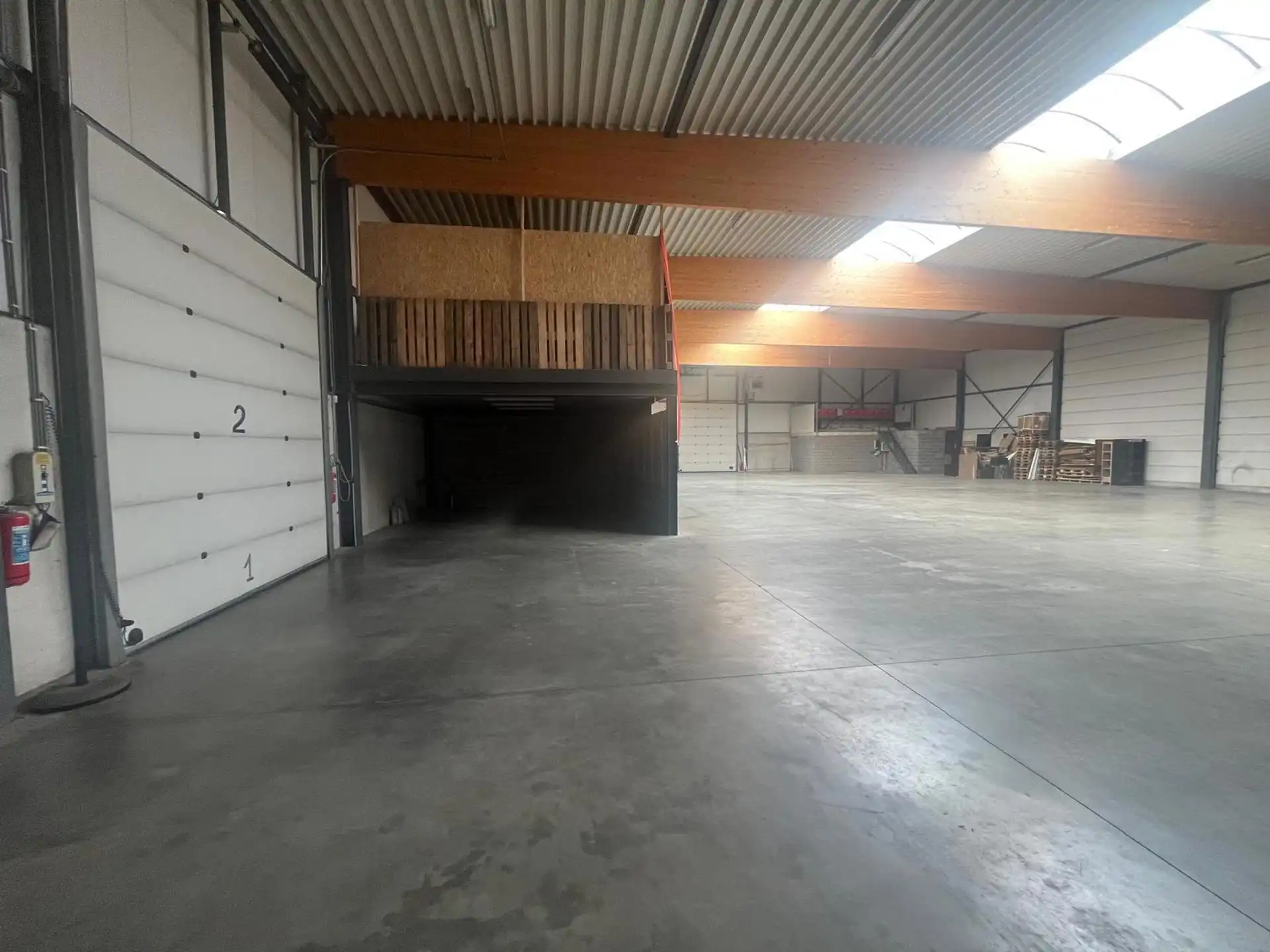 Wommelgem: 1.008 m² magazijn met mezzanine en kantoor foto 7