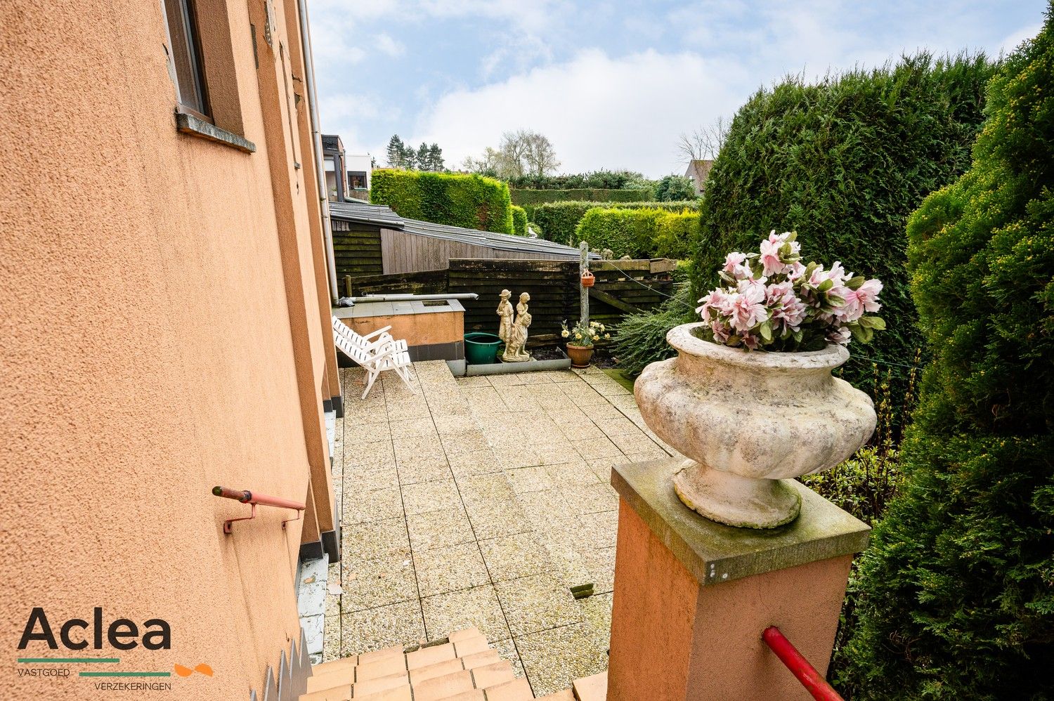 halfopen woning  met prachtig polderzicht en een uitzonderlijk ruime garage foto 4