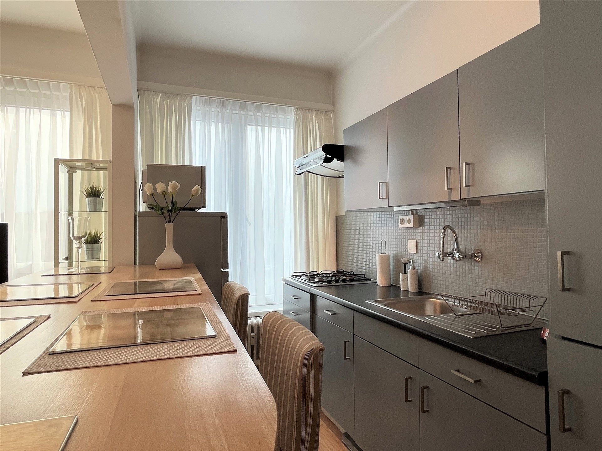 Gemeubeld appartement op topligging! foto 2
