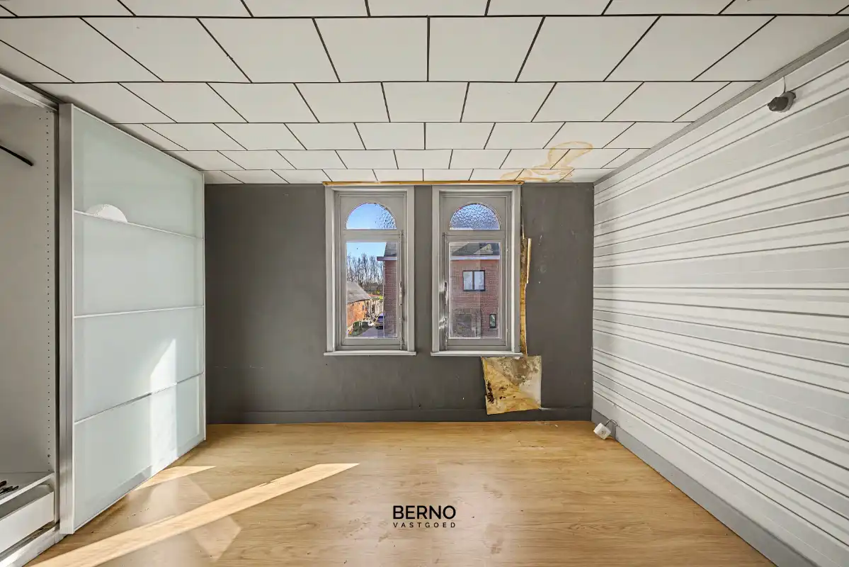 Te renoveren gezinswoning met uitgestrekte tuin en opslagplaats. foto 15
