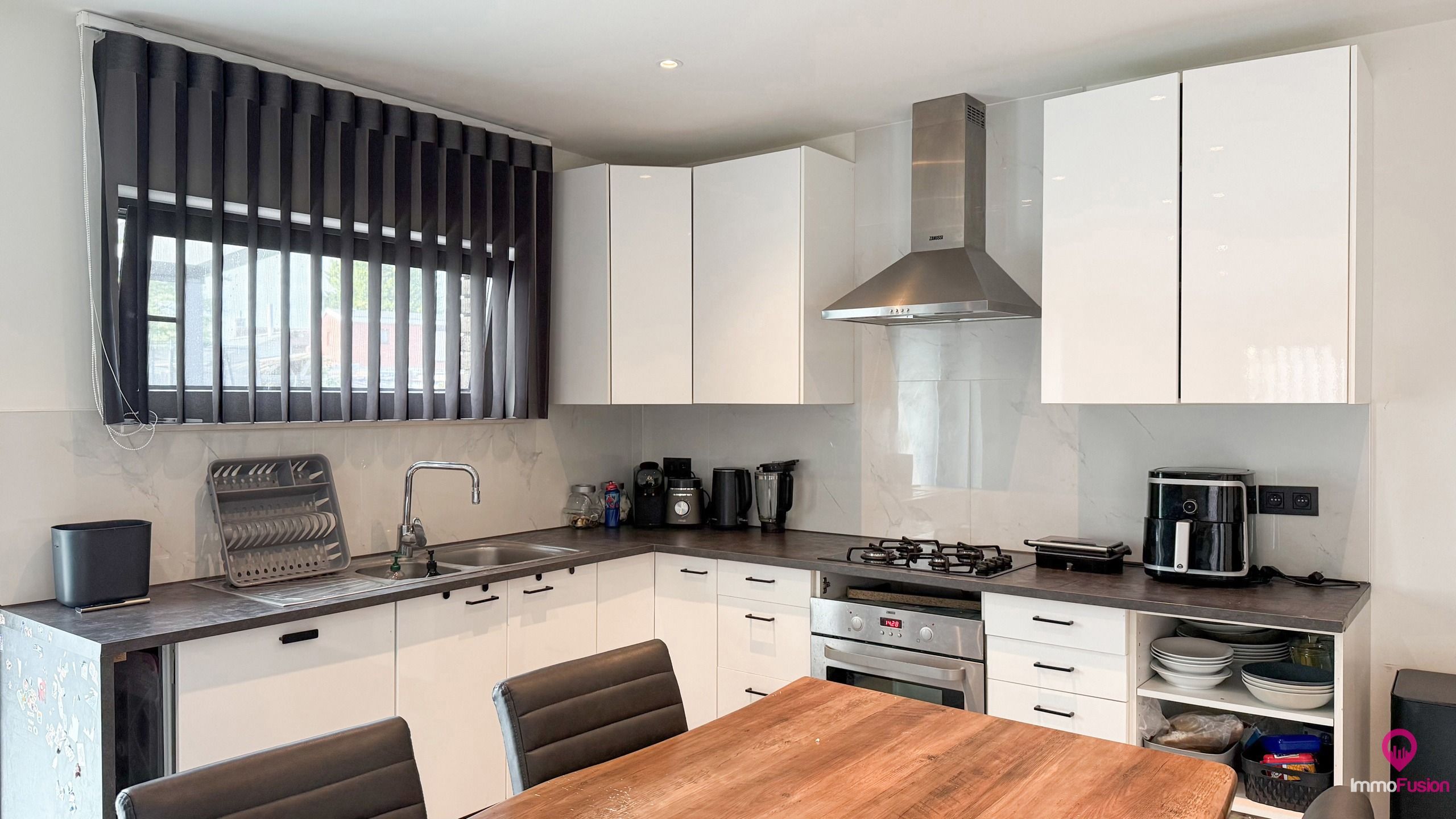 Instapklare, volledig gerenoveerde woning met 4 slaapkamers! foto 12