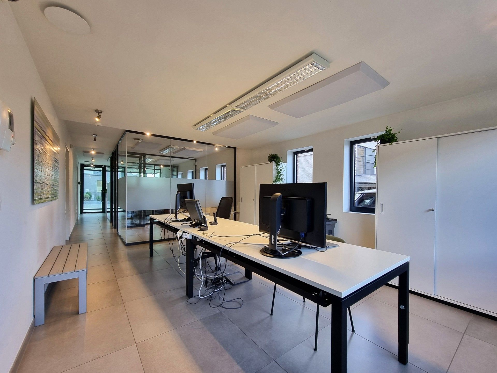 Handelsgelijkvloers met triplex-appartement in het hartje van Pamel foto 9