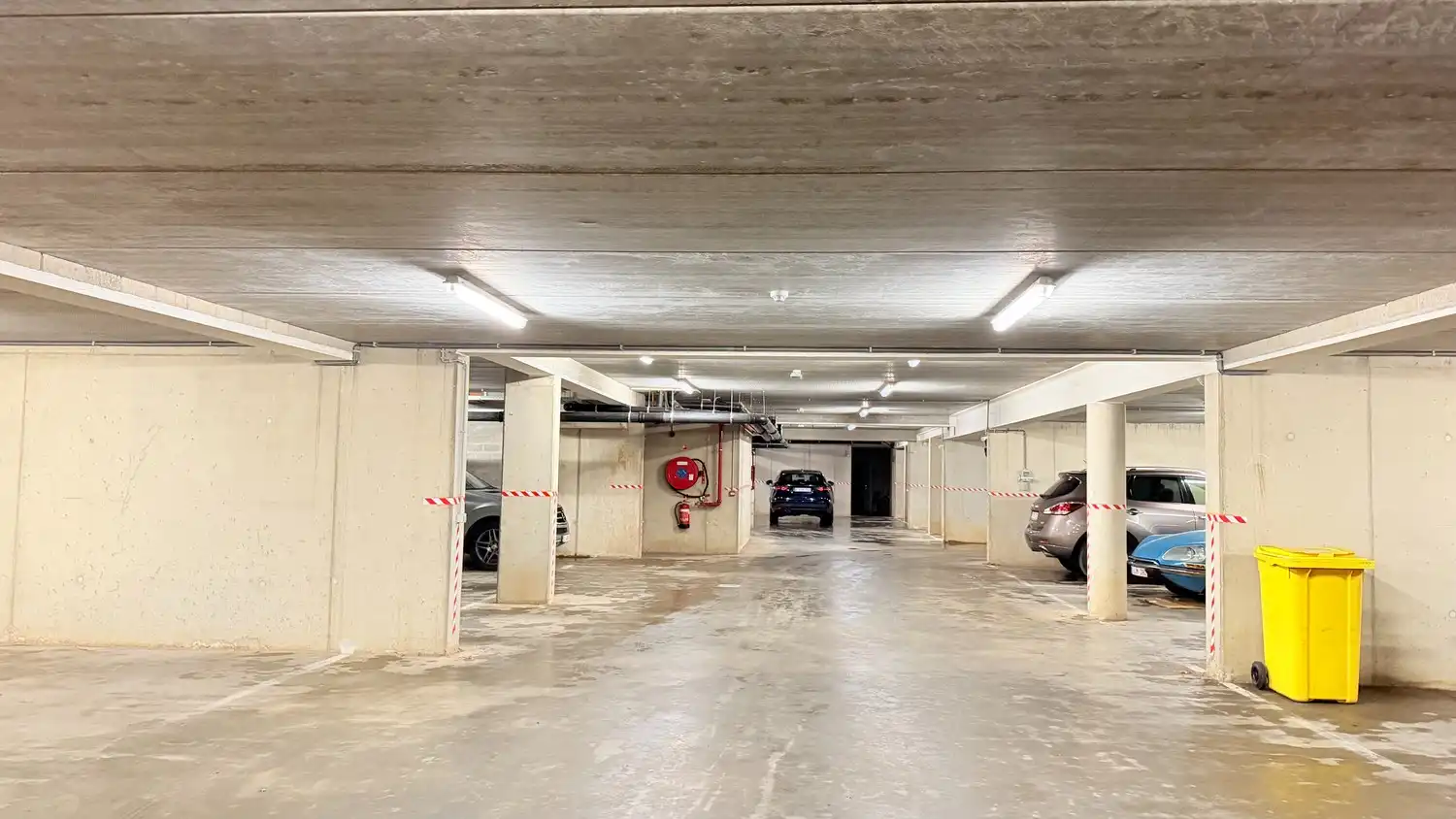 2 staanplaatsen beschikbaar: Veilig parkeren aan scherpe prijs foto 7