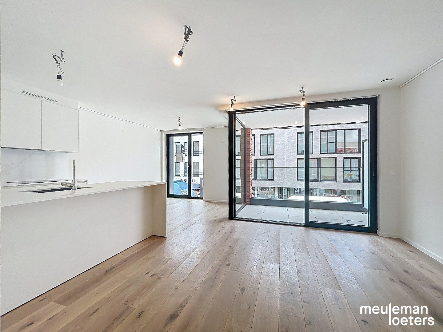 Nieuwbouw appartement met terras en garage foto 6