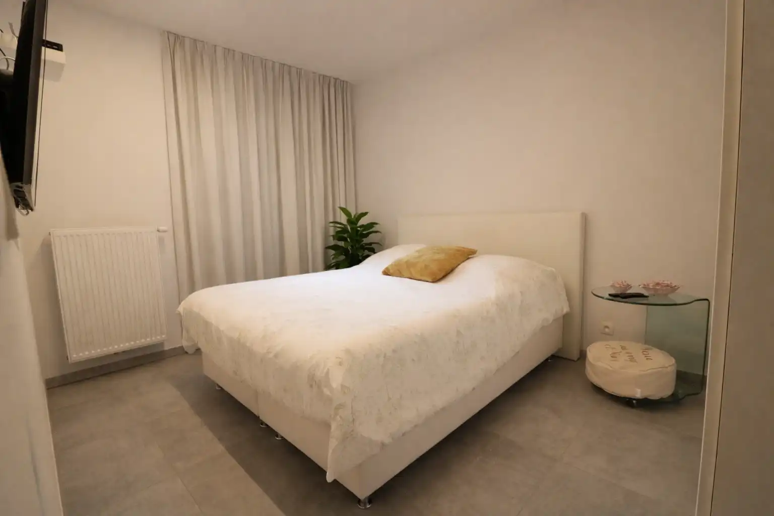 Recent 2-slaapkamerappartement met klassevolle afwerking op de hoek van Onderwijsstraat en Descampsstraat. foto 9