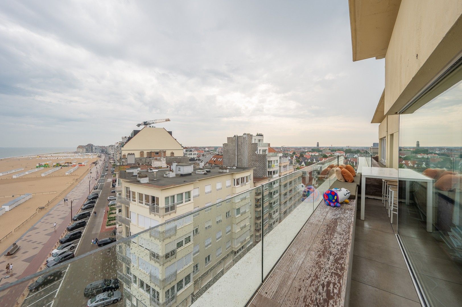 Prachtig hoekappartement met façade van 7m en terras met adembenemend zicht op de Zeedijk in Duinbergen foto 16