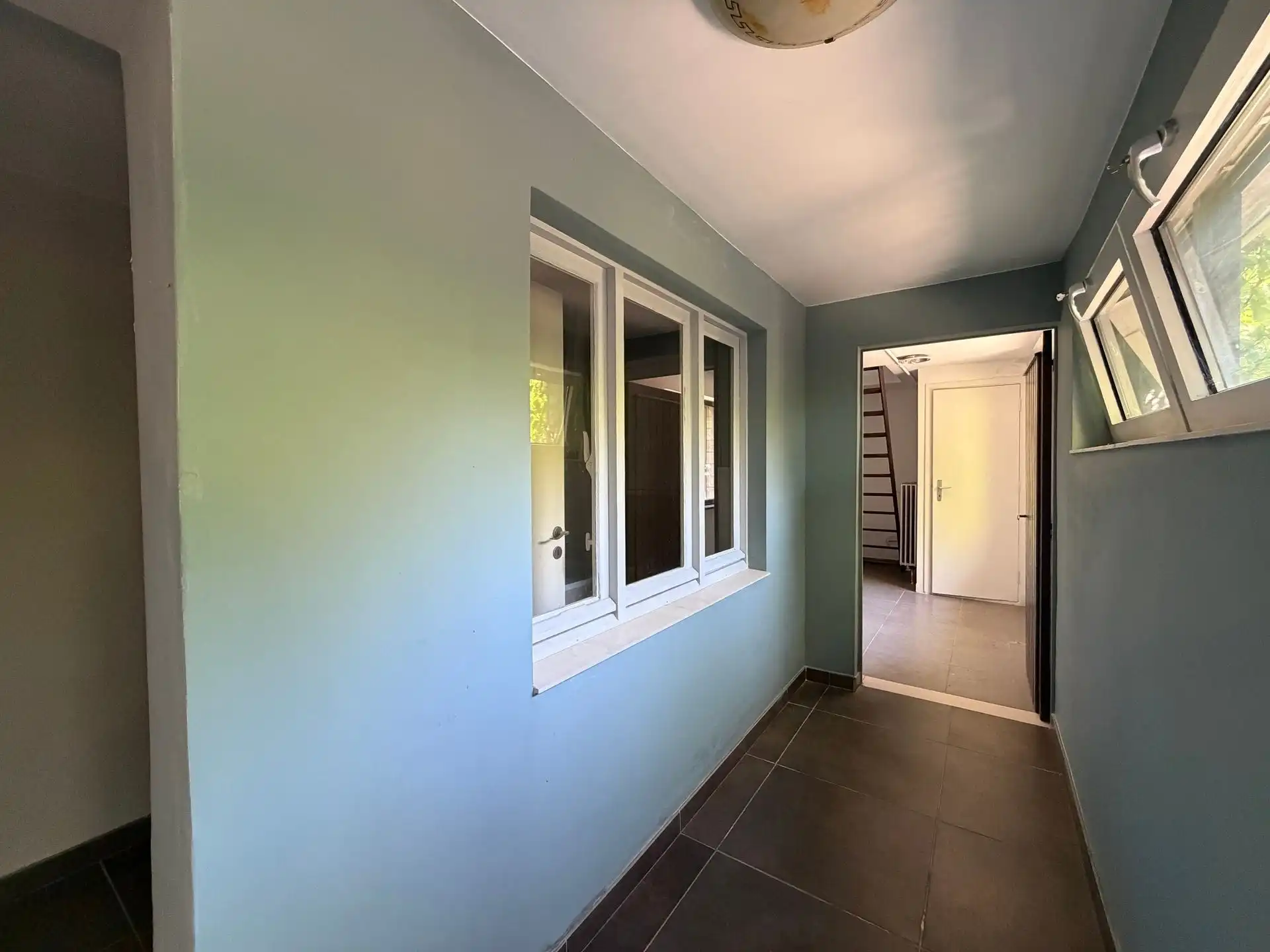 Vrijstaande woning op 25 are met uitzonderlijk renovatiepotentieel in het groen. foto 20