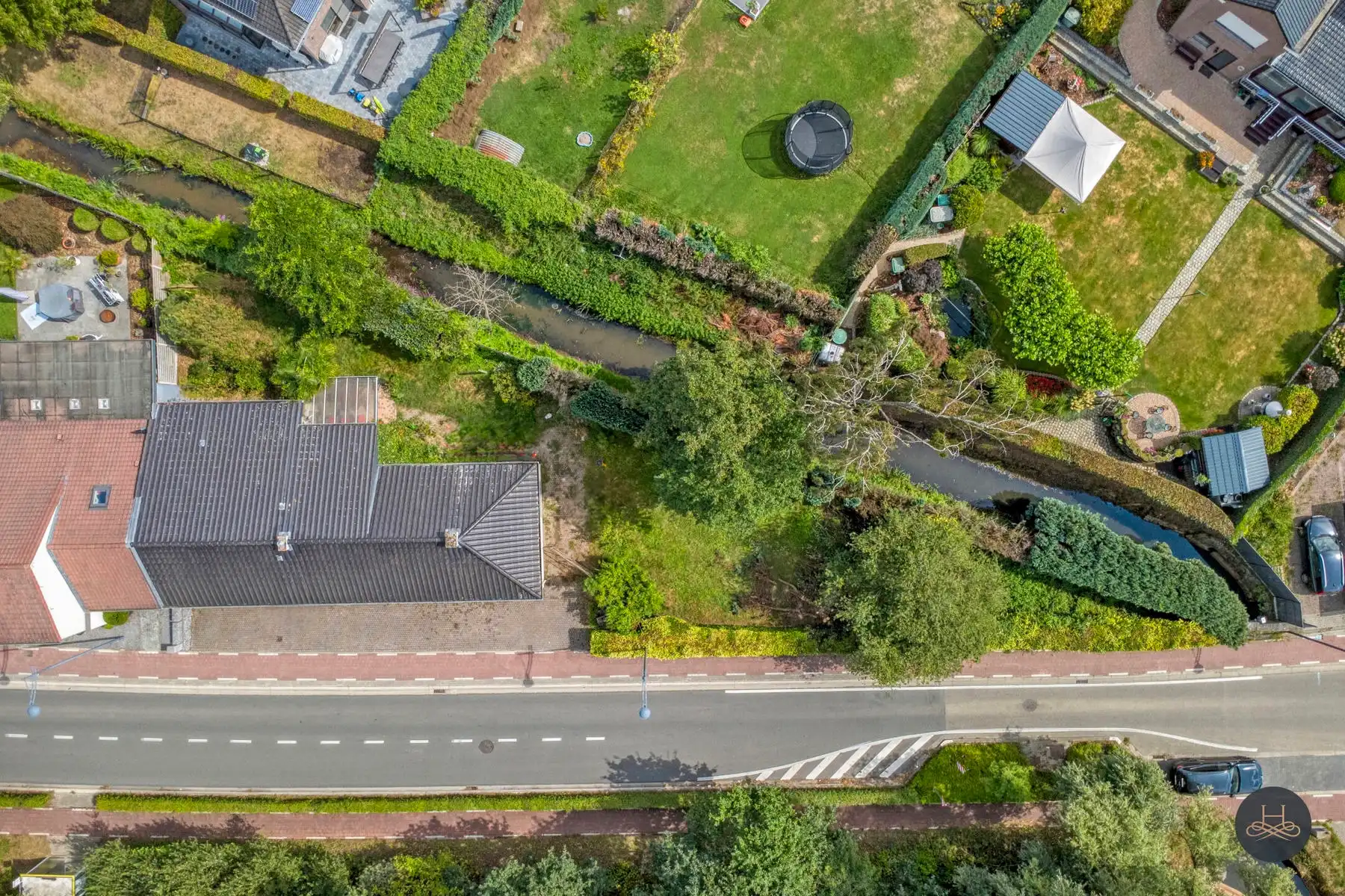 Landelijke laagbouw woning met mooie tuin foto 6