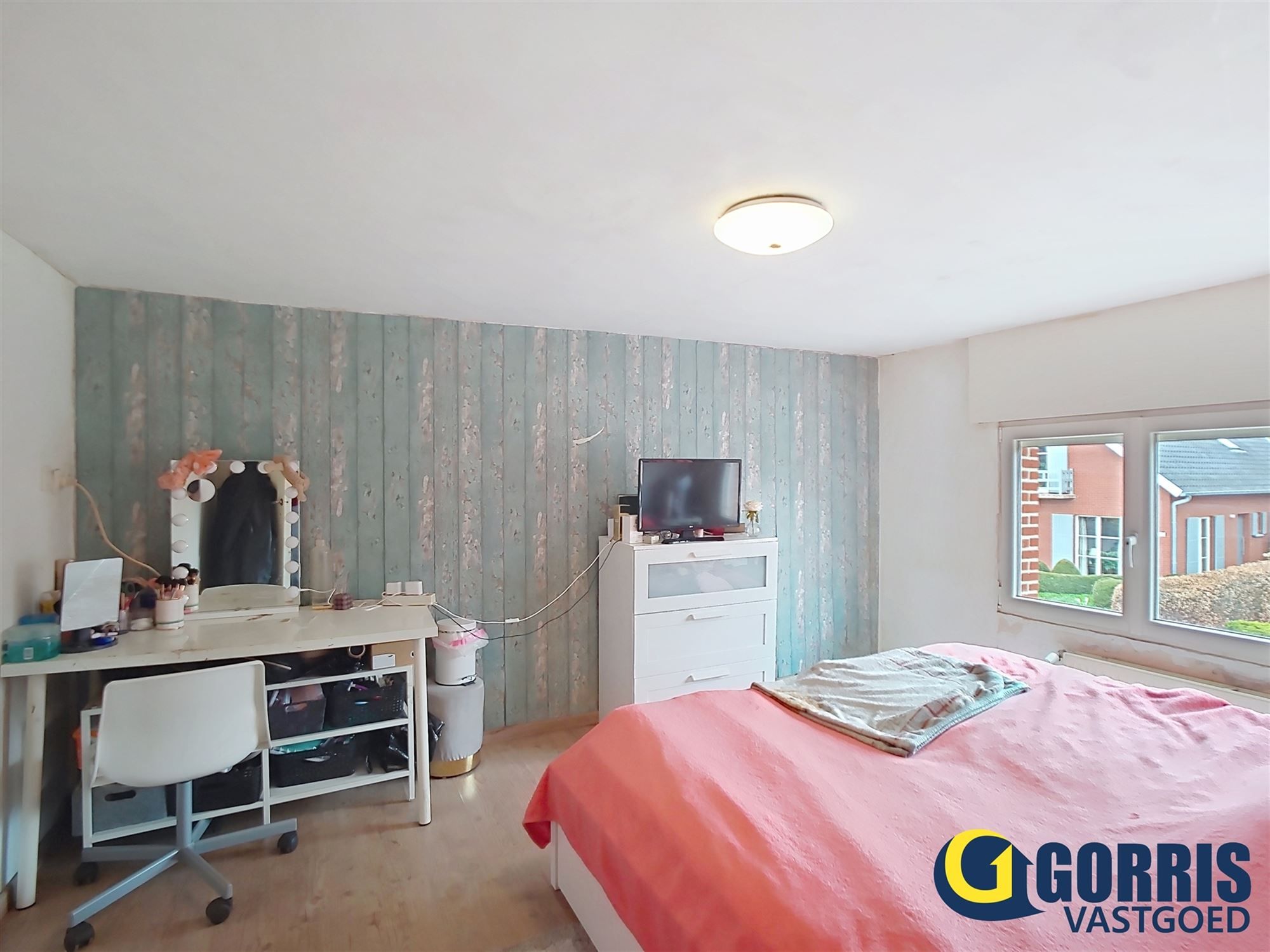 Vrijstaande gezinswoning met renovatiepotentieel









 foto 10