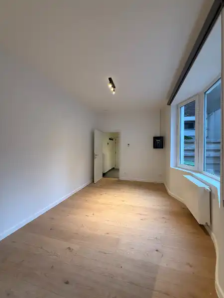 Leuk vernieuwd appartement nabij de Vlaanderenstraat foto 3