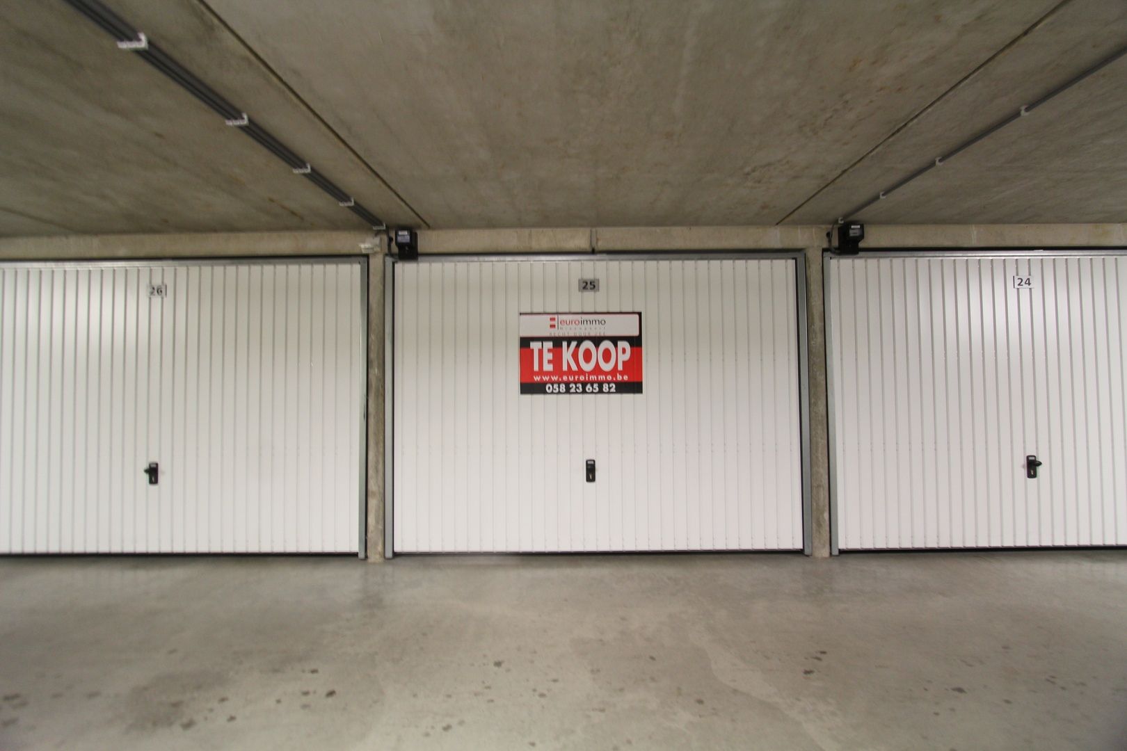 Zéér goed gelegen garagebox! foto 2
