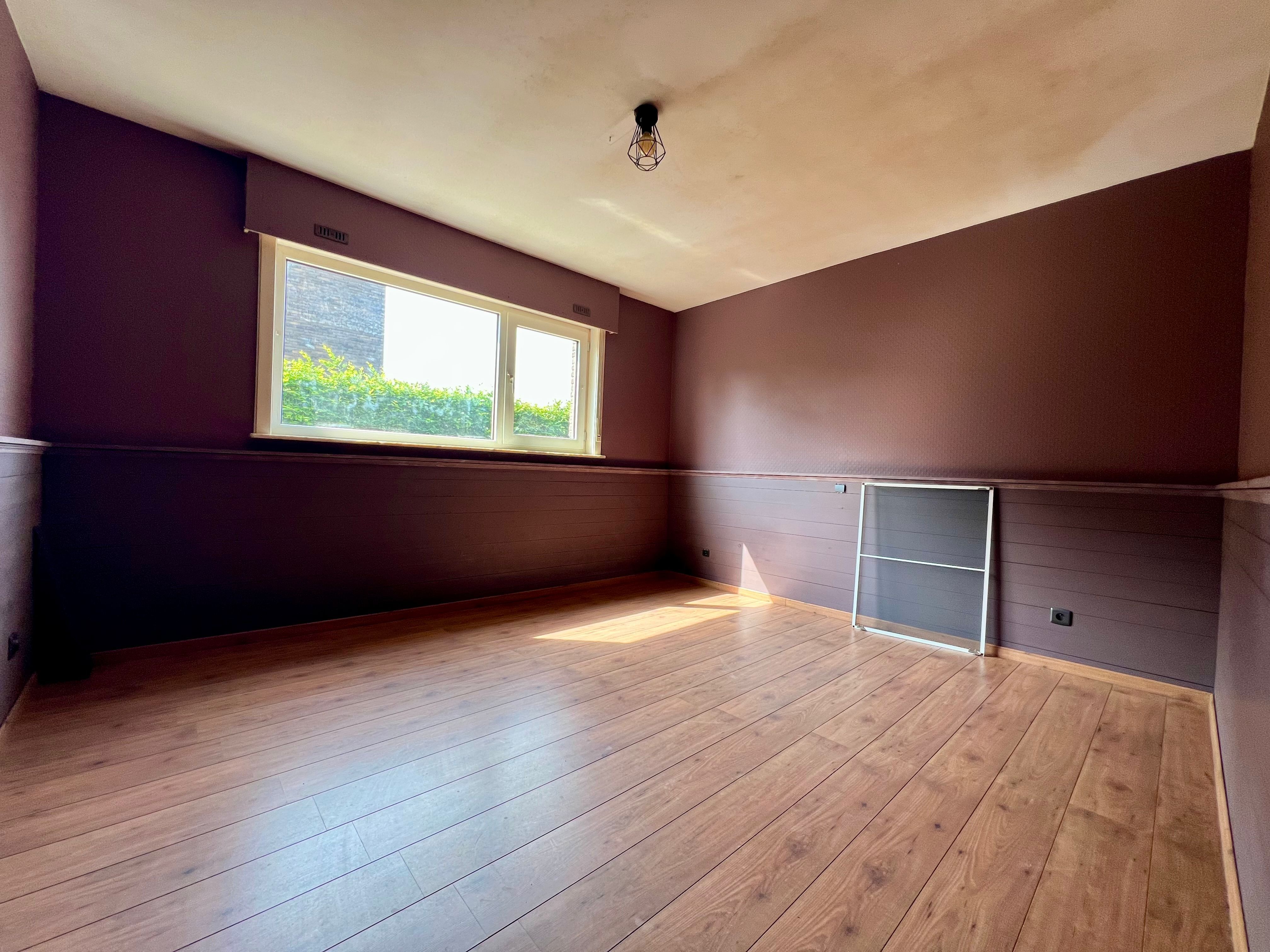 Ruime halfopen vierslaapkamerwoning te Oosteeklo foto 6