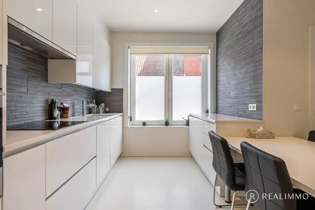 Ruime woning met grote tuin in Kooigem foto 6