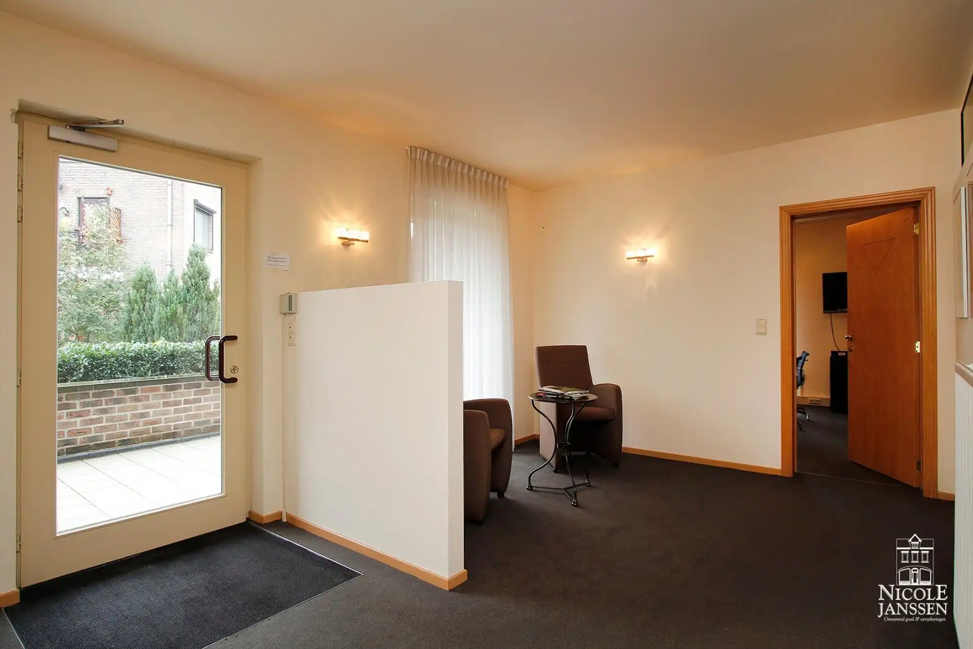 Gelijkvloerse kantoorruimte met diverse ruimtes foto 2