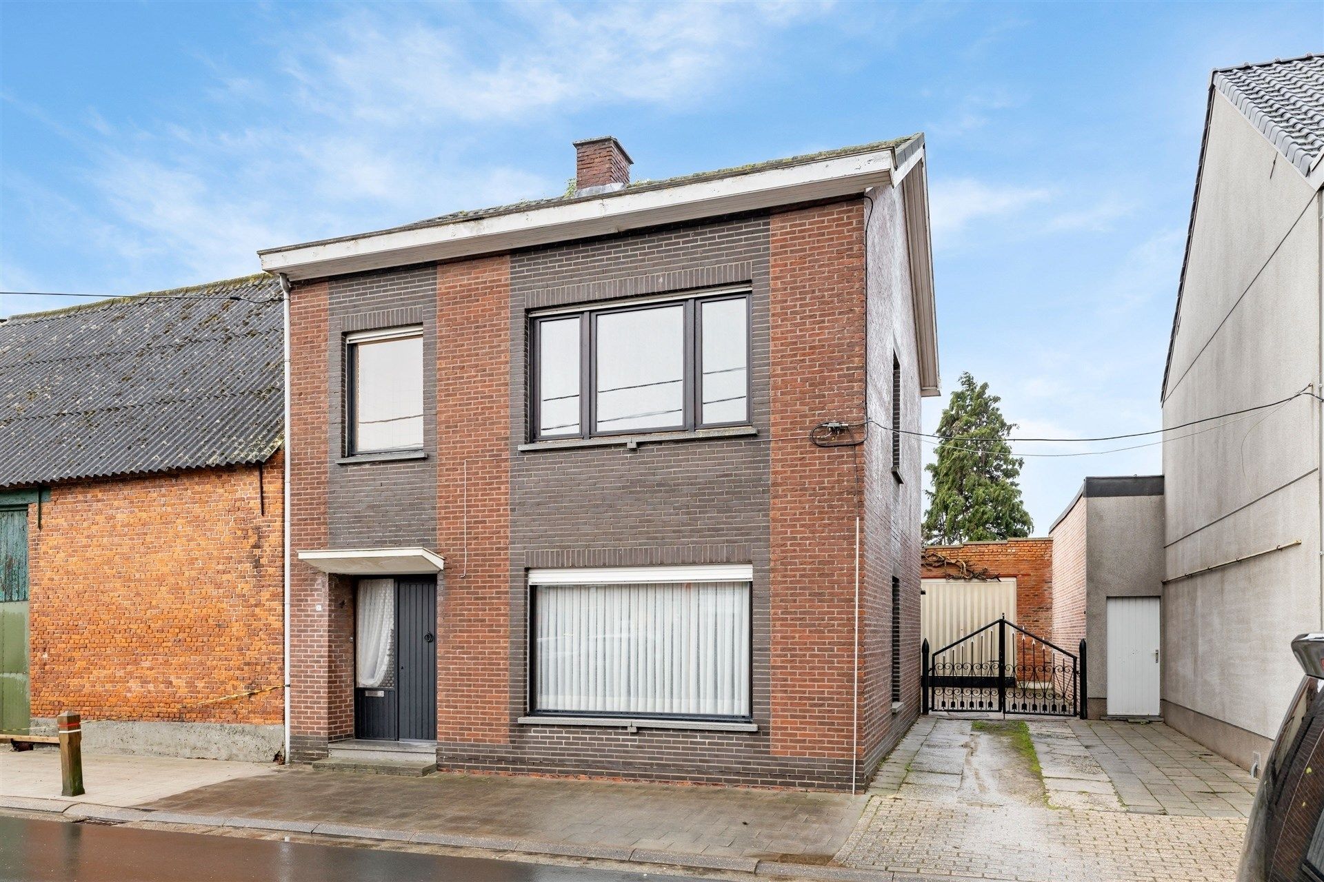 Uitstekend gelegen renovatiewoning met zonnige tuin en grote garage op 472m² foto 1