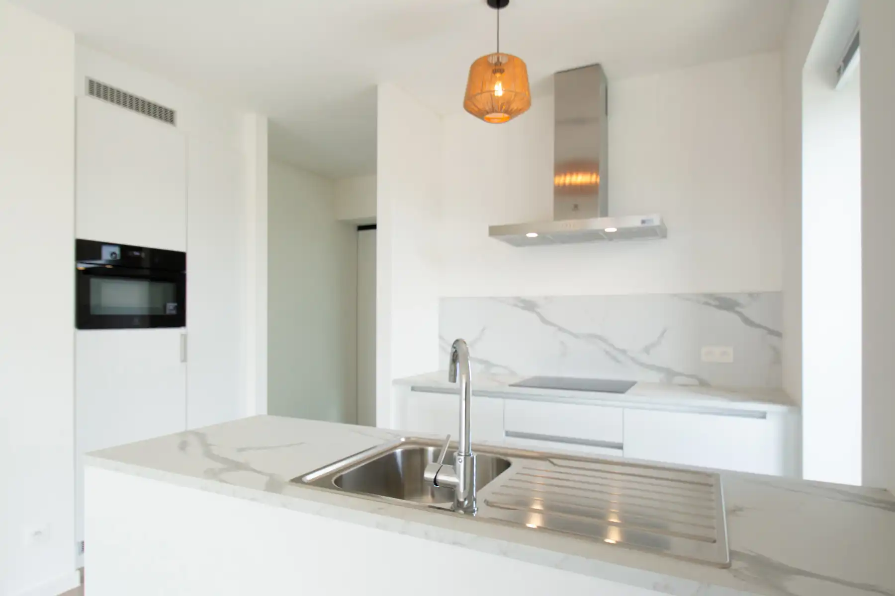 Prachtig Modern nieuwbouwappartement met 1slpk. en balcon foto 9