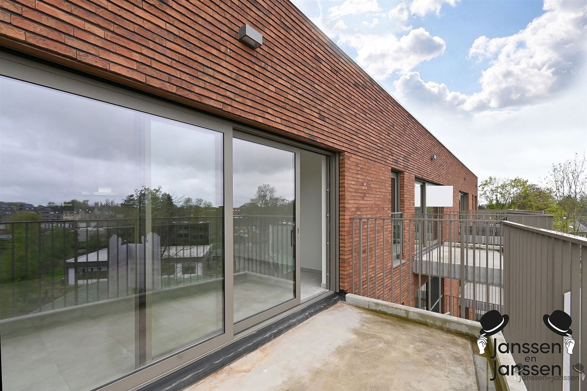 Nieuwbouwappartement met staanplaats&berging foto 7