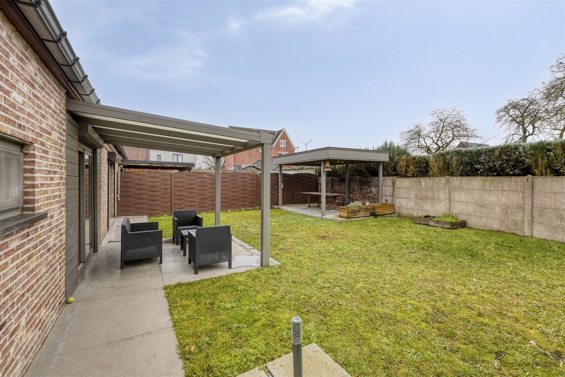 Instapklare recent vernieuwde gezinswoning foto 27