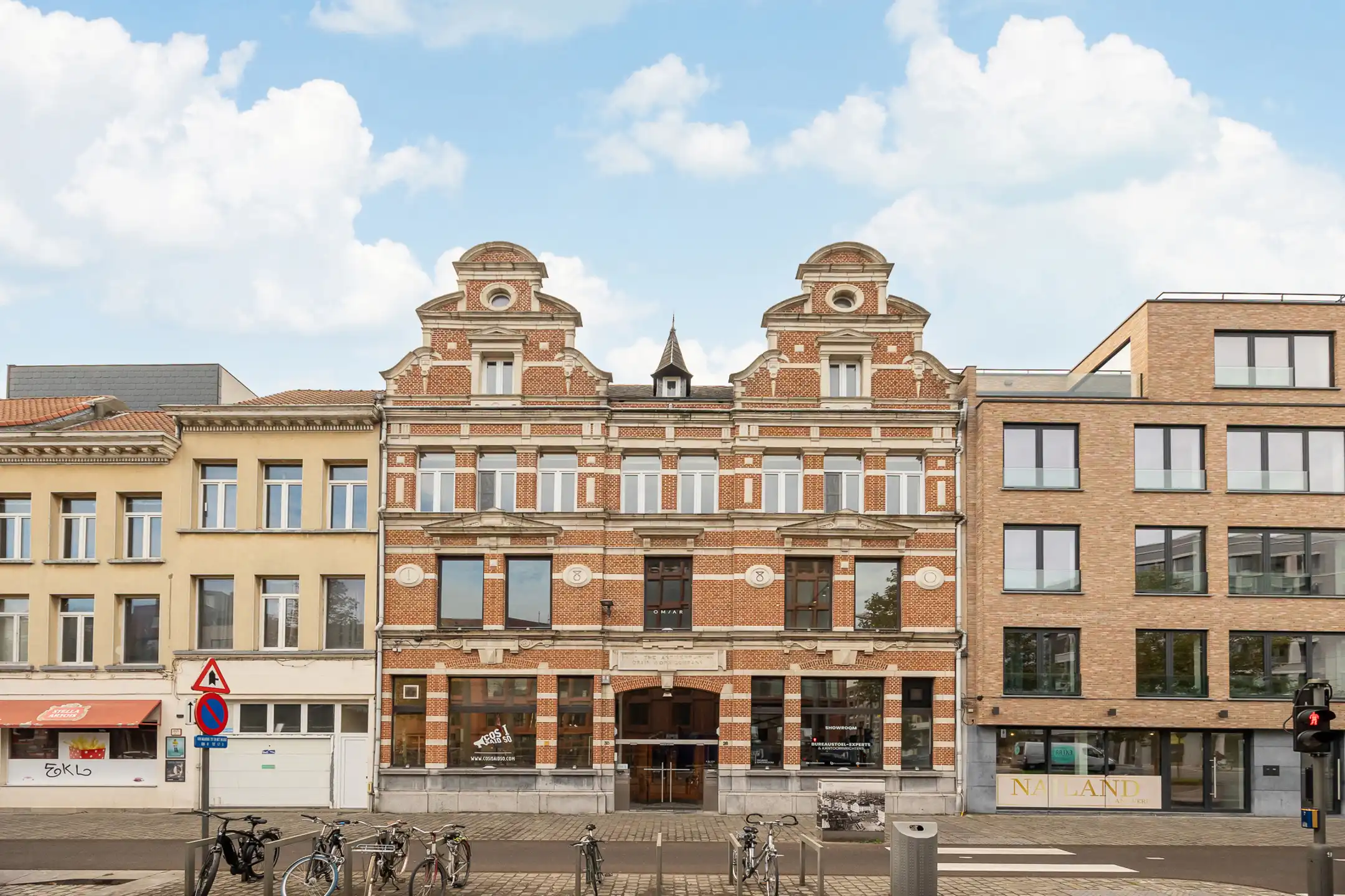 Kantoorruimte met authentiek elementen te huur foto {{pictureIndex}}