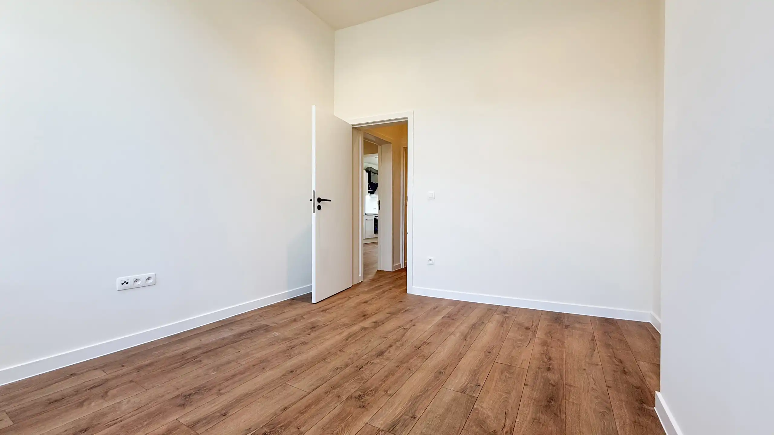 Unieke investeringspand, volledig vernieuwd, handel+ 2app! foto 43