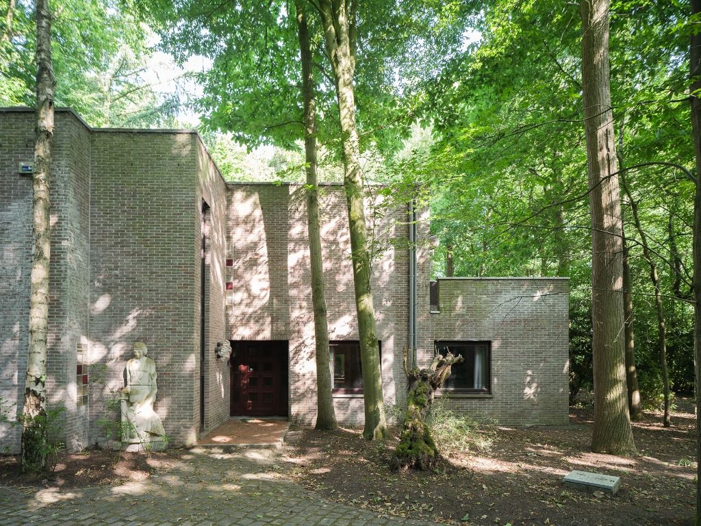 Hoofdfoto van de publicatie: Architecturale villa op een perceel van 2.008 m² in het pittoreske Deurle.