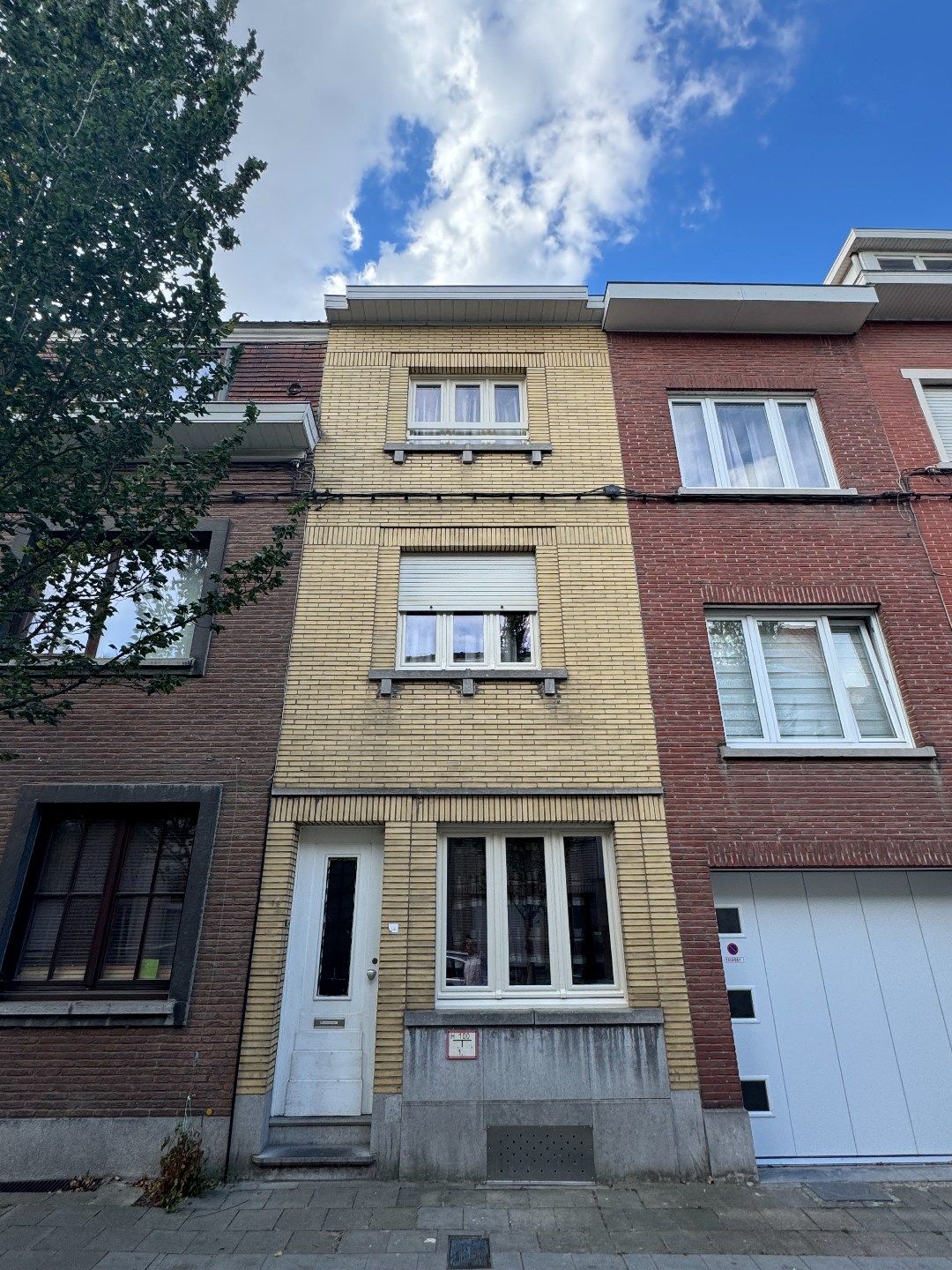 Stadswoning met 3 slpk en tuintje te koop op zeer goede locatiein Kortrijk. foto 2