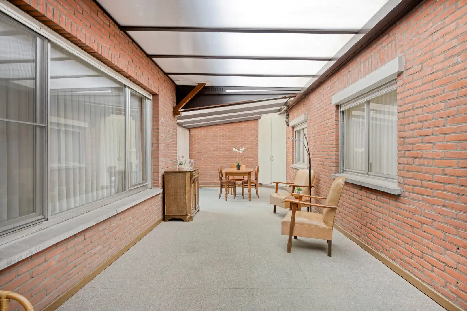 Ruim ingedeelde gelijkvloers woning op een mooi breed perceel van 812 m². foto 13